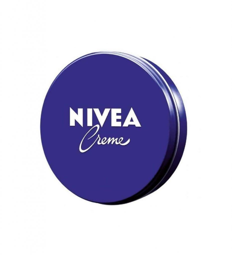 Mavi Nivea Creme kutusu beyaz arka plan üzerinde
