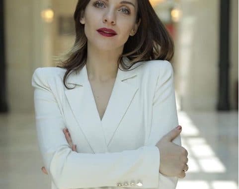İLHAM PERİSİ: MERVE ÖZKAYNAK