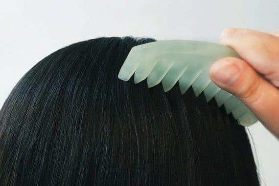 SAÇ DERİSİ İÇİN GUA SHA KULLANMA REHBERİ