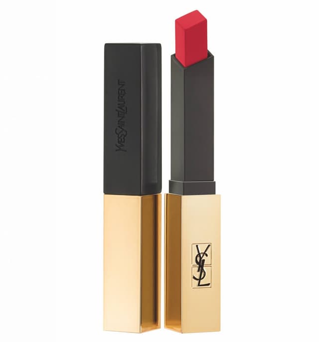 YSL marka kırmızı rujlar, siyah ve altın rengi ambalajında