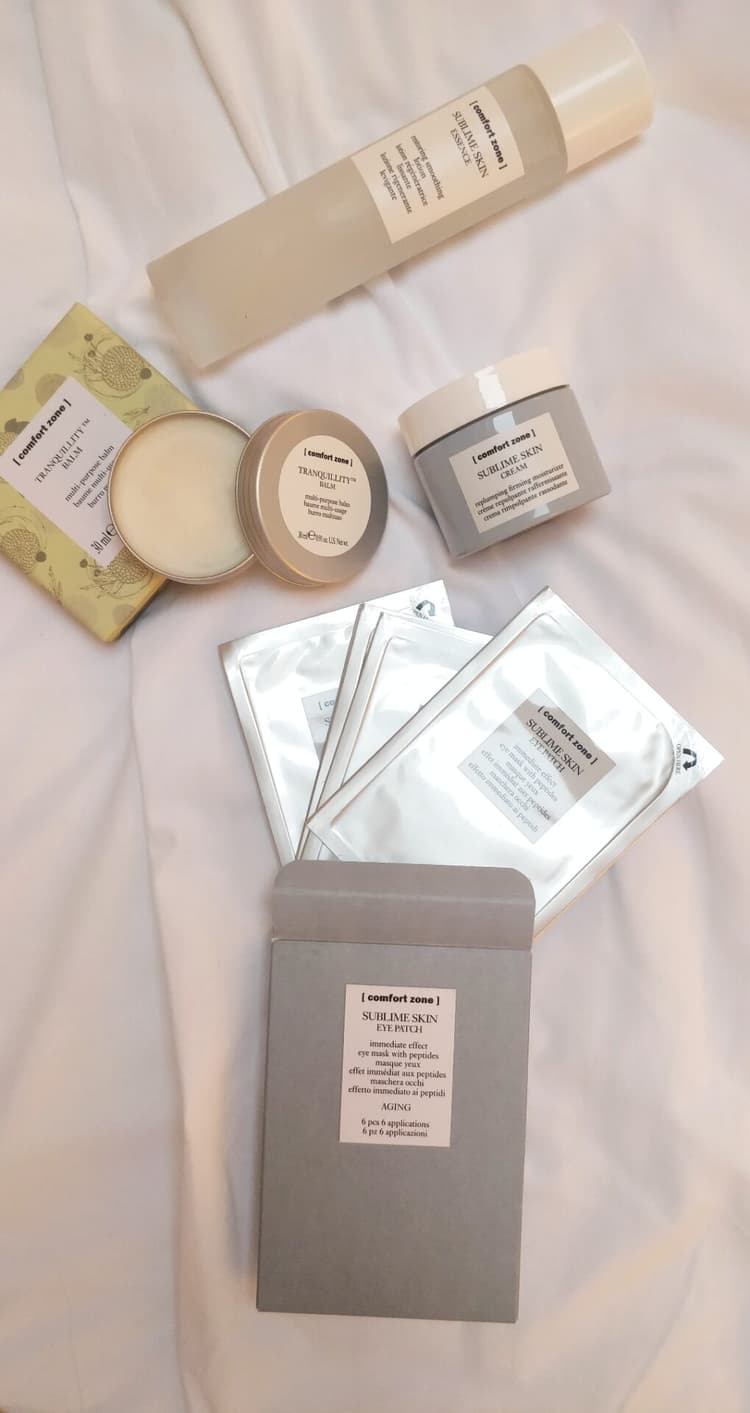 Comfort Zone Tranquillity ve Sublime Skin ürünleri beyaz kumaşta