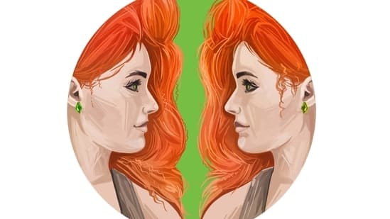 Kırmızı saçlı iki kadın profili yeşil küpeli Gemini burcu görseli