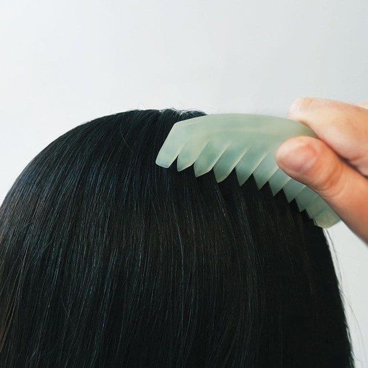 SAÇ DERİSİ İÇİN GUA SHA KULLANMA REHBERİ