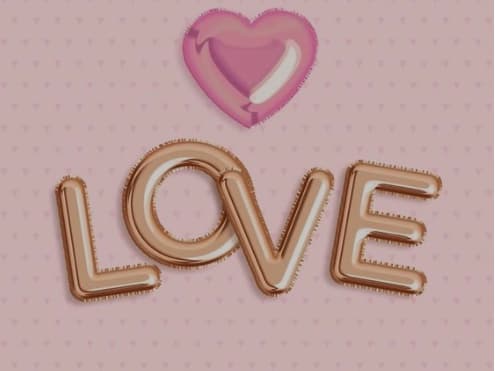 Pembe zeminde altın rengi LOVE harf ve pembe kalp balonları