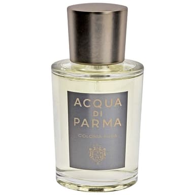 Beyaz arka planda Acqua di Parma Colonia Pura parfüm şişesi