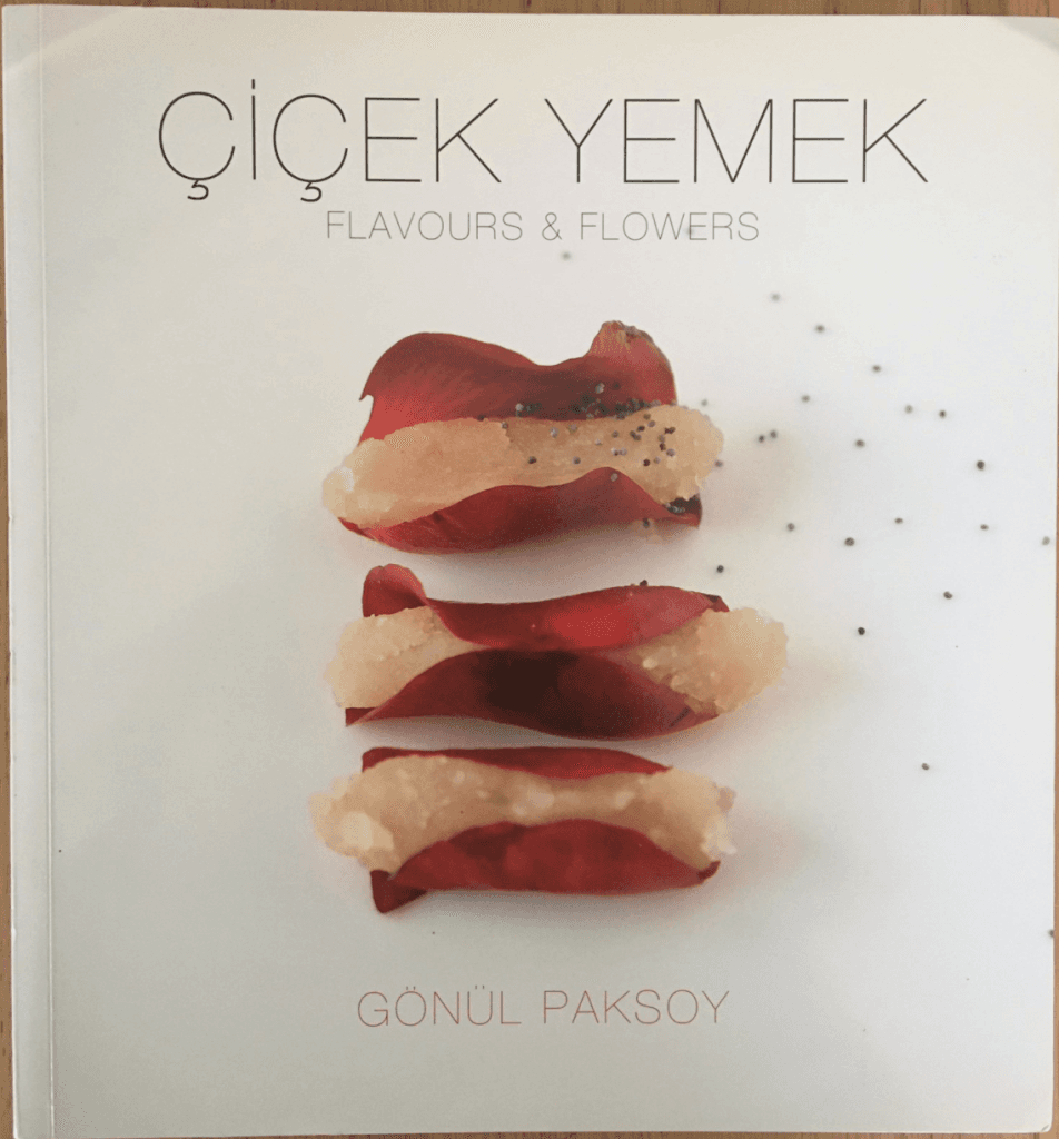 Çiçek Yemek kitabının kapağı gül yapraklı tatlılar Gönül Paksoy