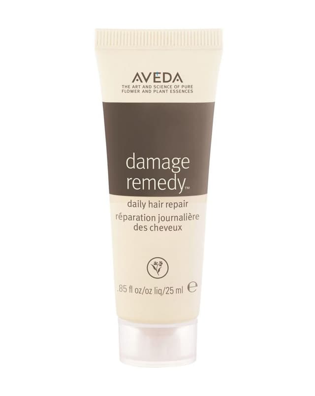 Beyaz ve kahverengi Aveda Damage Remedy günlük saç onarım kremi tüpü