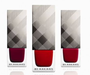 Burberry üçlü kırmızı bordo oje şişeleri tartan desenli kapaklarla