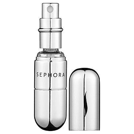 Gümüş renkli Sephora logolu parfüm atomizörü ve ayrı kapağı beyaz fonda