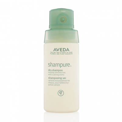 Aveda Shampure kuru şampuanın beyaz şişesi, yeşil kapaklı saç bakım ürünü