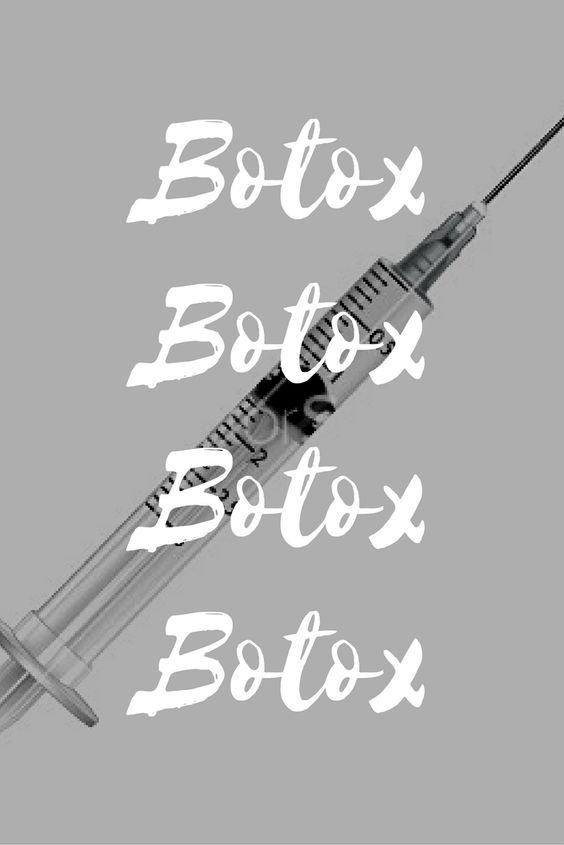 Gri arka planda el yazısıyla dört kez tekrar eden Botox yazısı ve bir şırınga