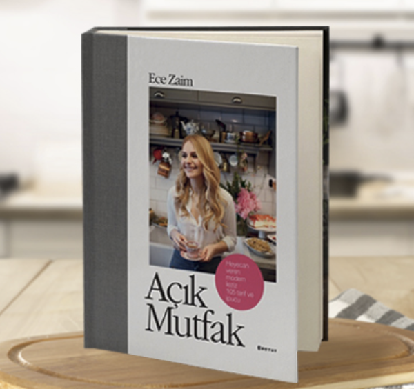 Ece Zaim'in Açık Mutfak yemek kitabı mutfak ortamında açık halde duruyor