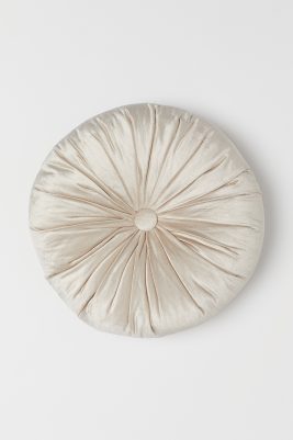 Yumuşak kadife, yuvarlak ve tufted bej rengi dekoratif minder