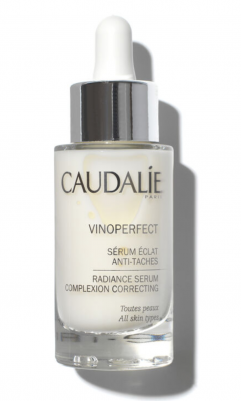Caudalie Vinoperfect Radiance Serum, cilt tonunu eşitleyen ve parlatan bir serum