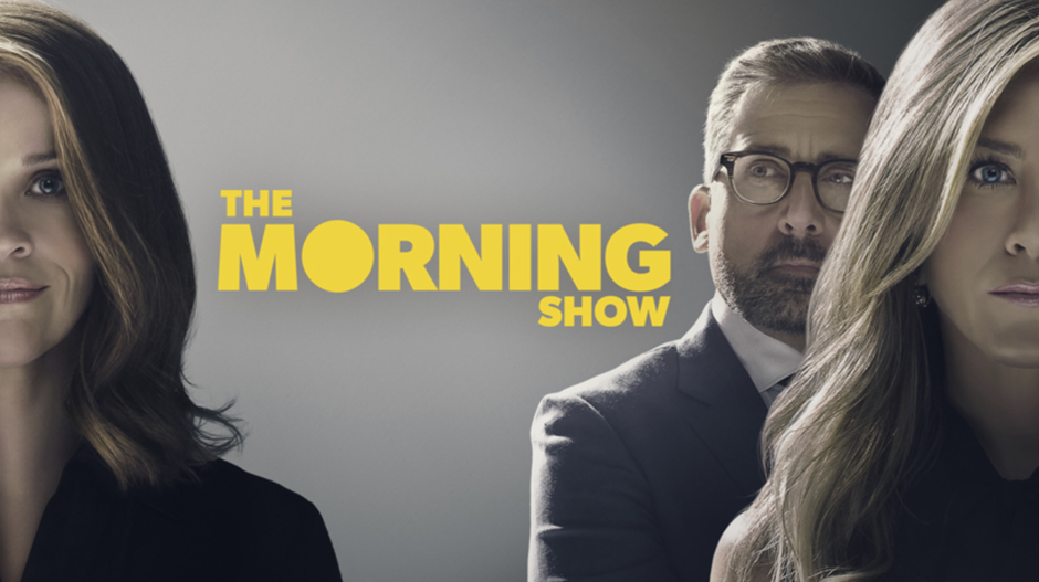 The Morning Show afişi Reese Witherspoon Steve Carell Jennifer Aniston ciddi yüzlerle