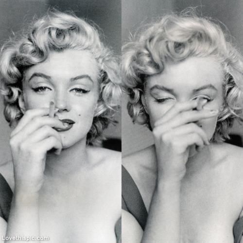 Marilyn Monroe sigara içerken iki farklı siyah beyaz yakın plan portre