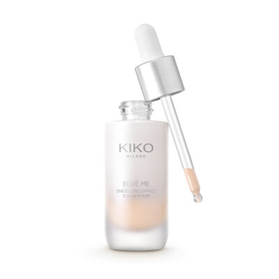 KIKO MILANO Blue Me fondöten damlalıklı şişesi beyaz arka planda