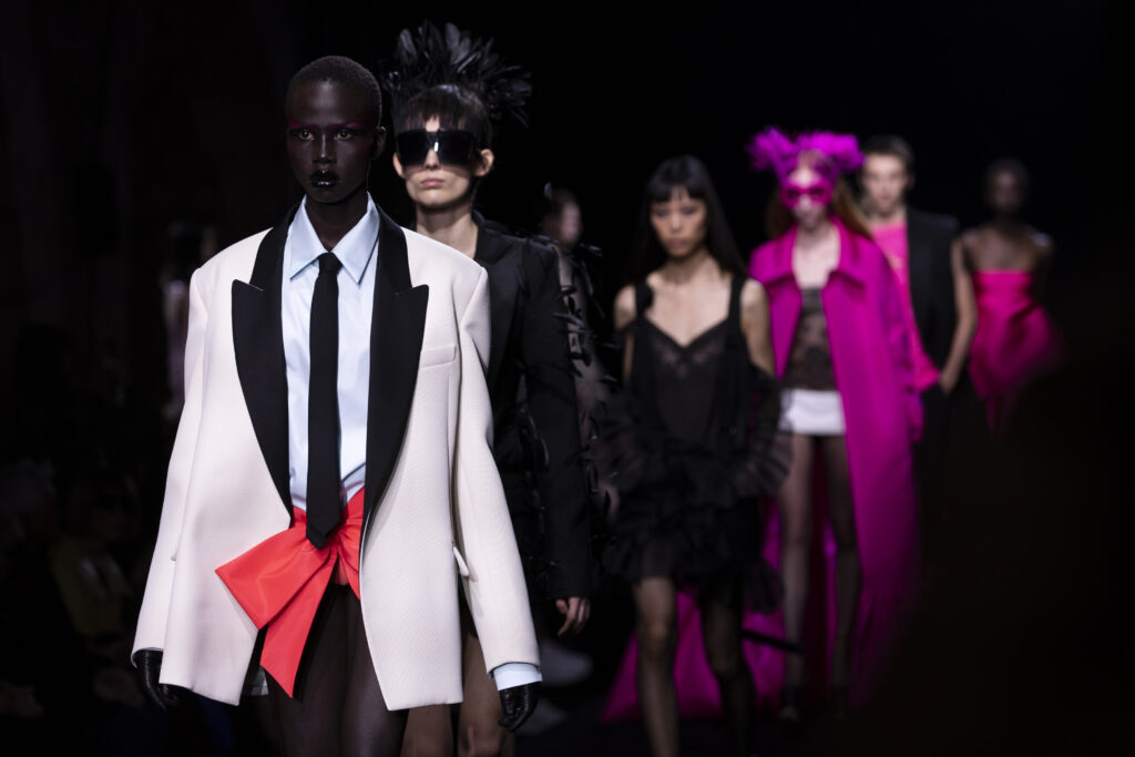 Valentino İlkbahar/Yaz 2023 Le Club Couture Show