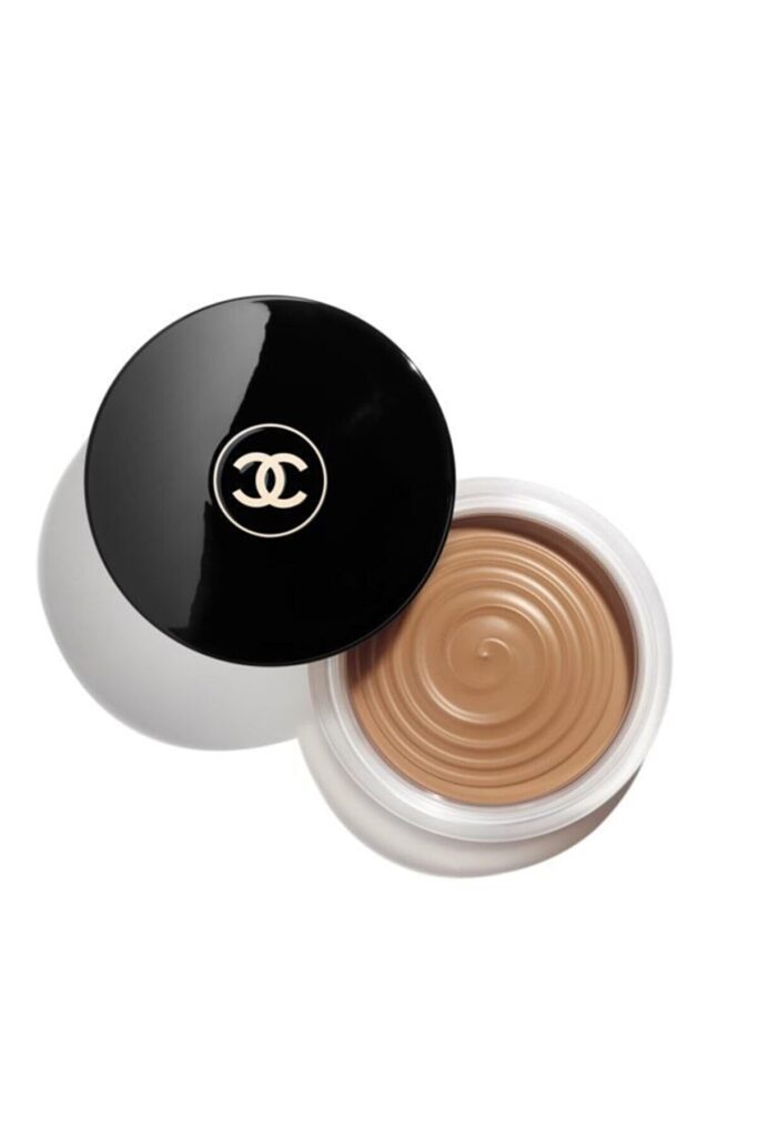 Chanel krem bronzlaştırıcı açık kavanozda spiral dokulu kahverengi ürün