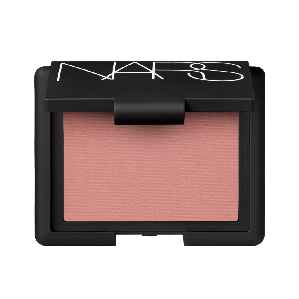 NARS siyah kompakt içinde şeftali tonlarında bir allık