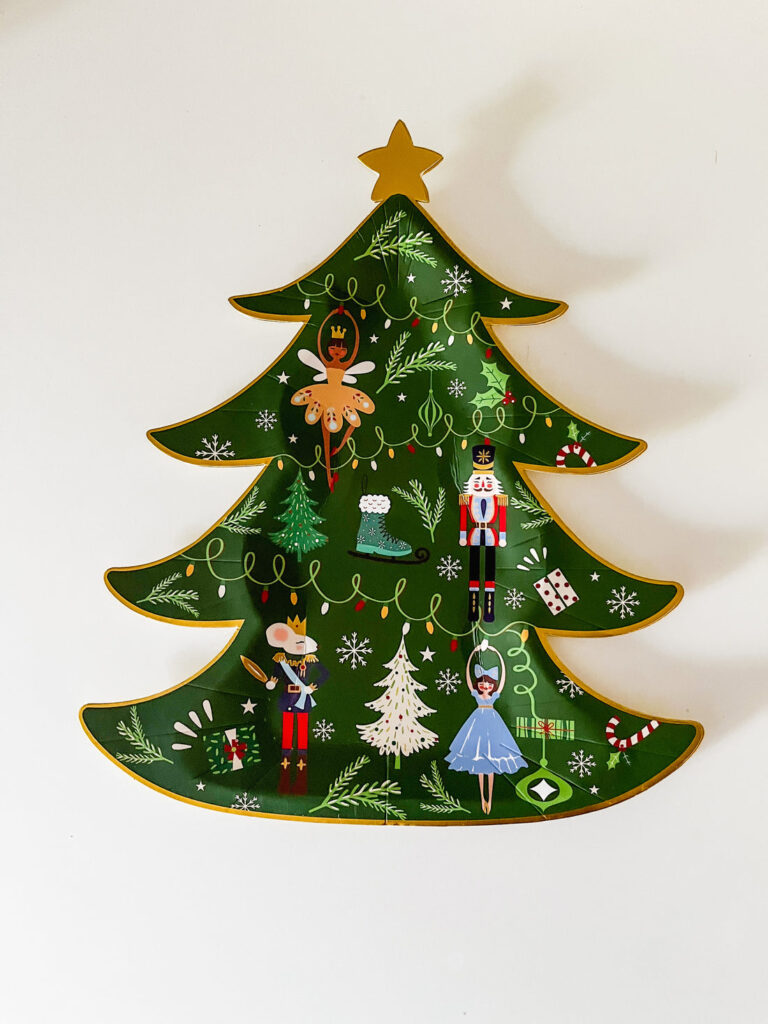 Fındıkkıran temalı, yeşil Noel ağacı şeklinde dekoratif tabak