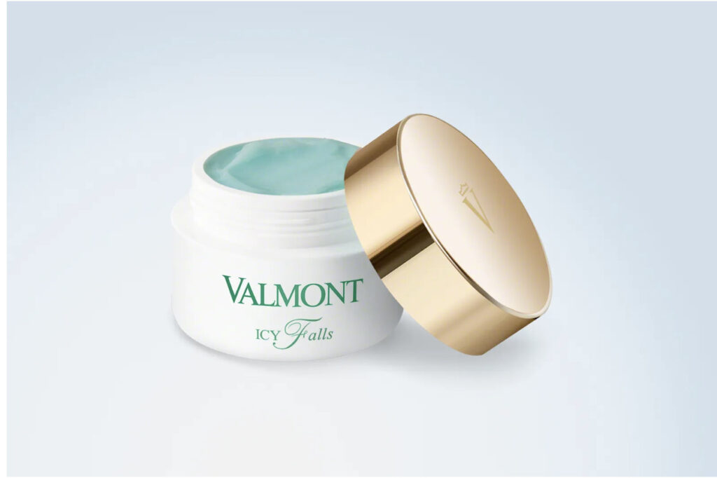 Valmont Icy Falls kremi beyaz kavanozda açık altın kapak ile