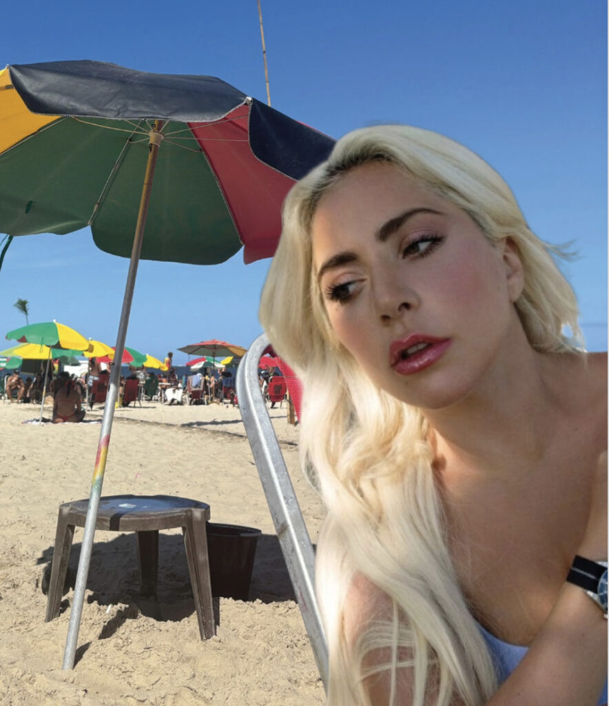 Lady Gaga plajda, arkada renkli şemsiyeler ve insanlar