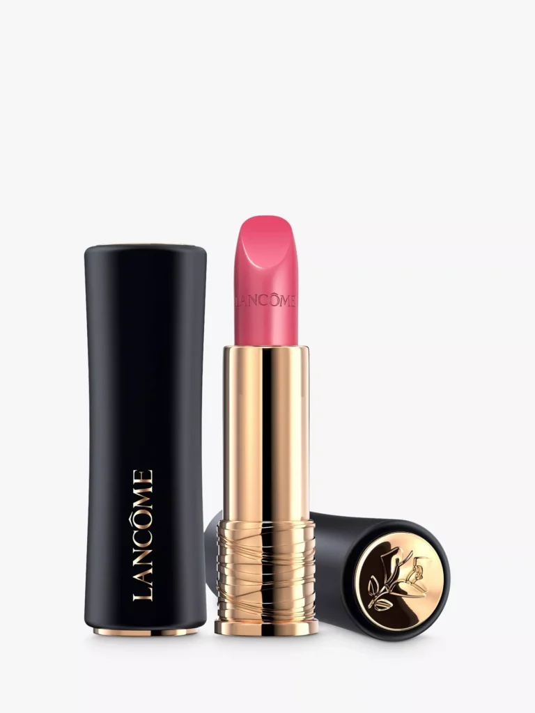 Açık pembe Lancôme ruj lüks altın detaylarıyla beyaz arka planda