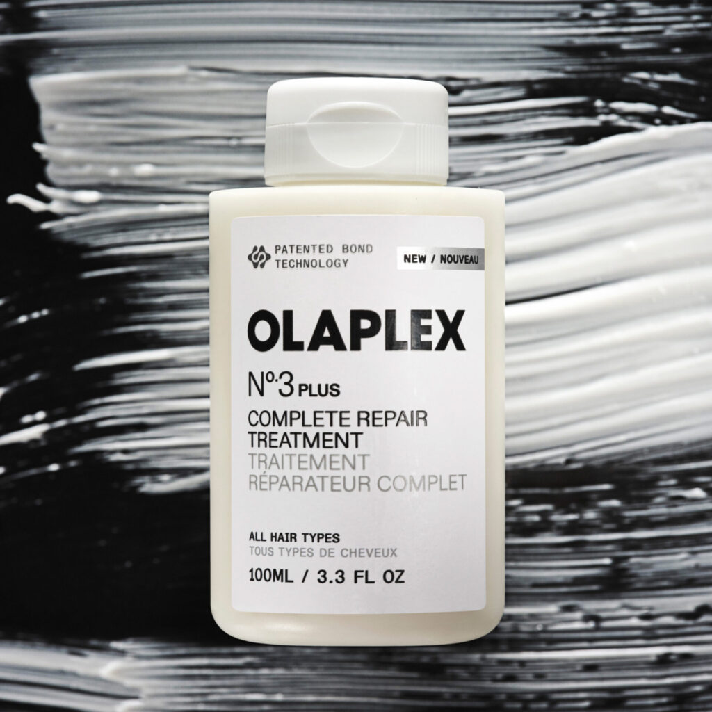 Olaplex N°3 PLUS komple onarıcı saç bakımı şişesi, siyah beyaz arka planda
